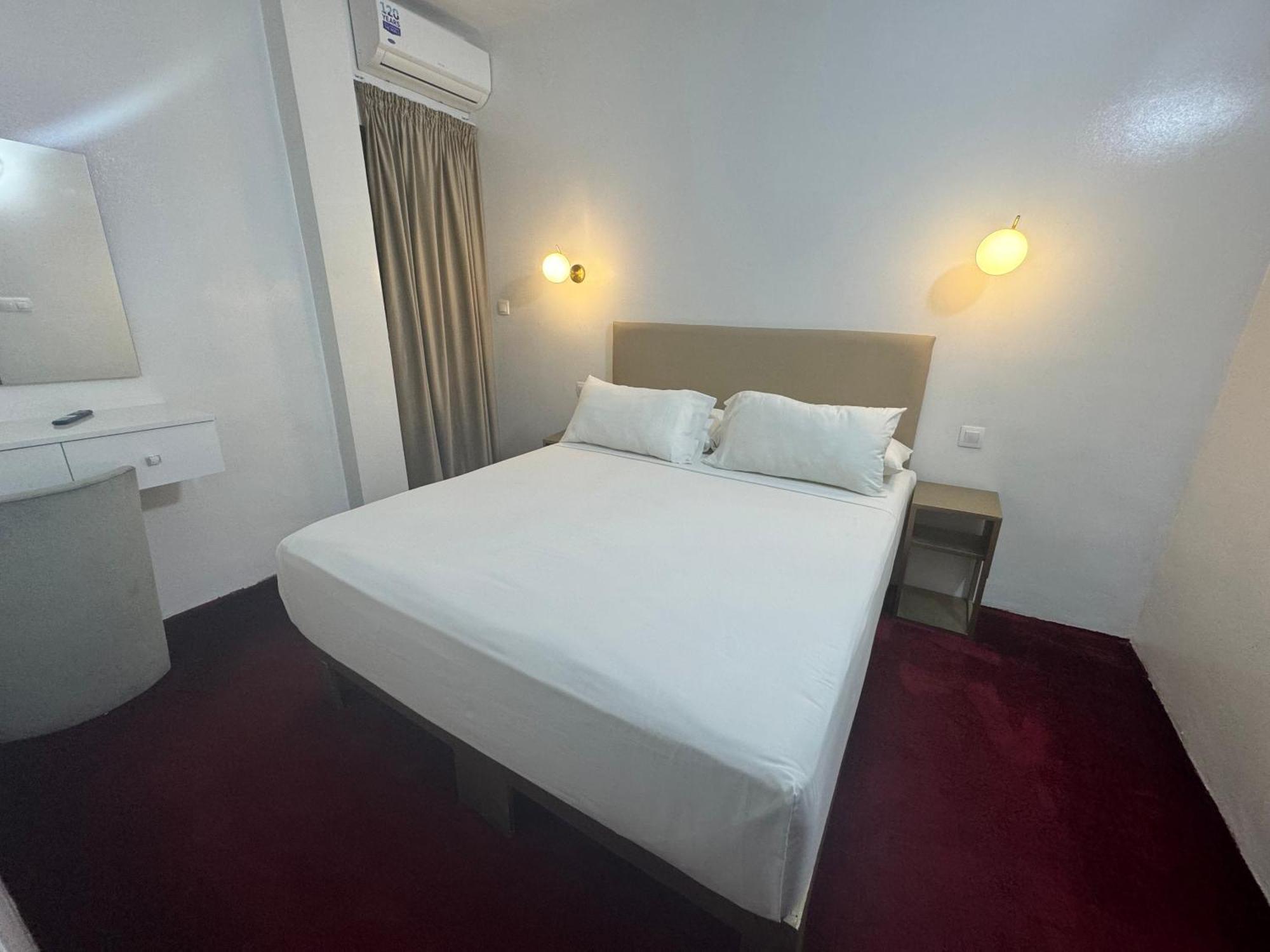 Hotel Crystal Boulevard Single/double