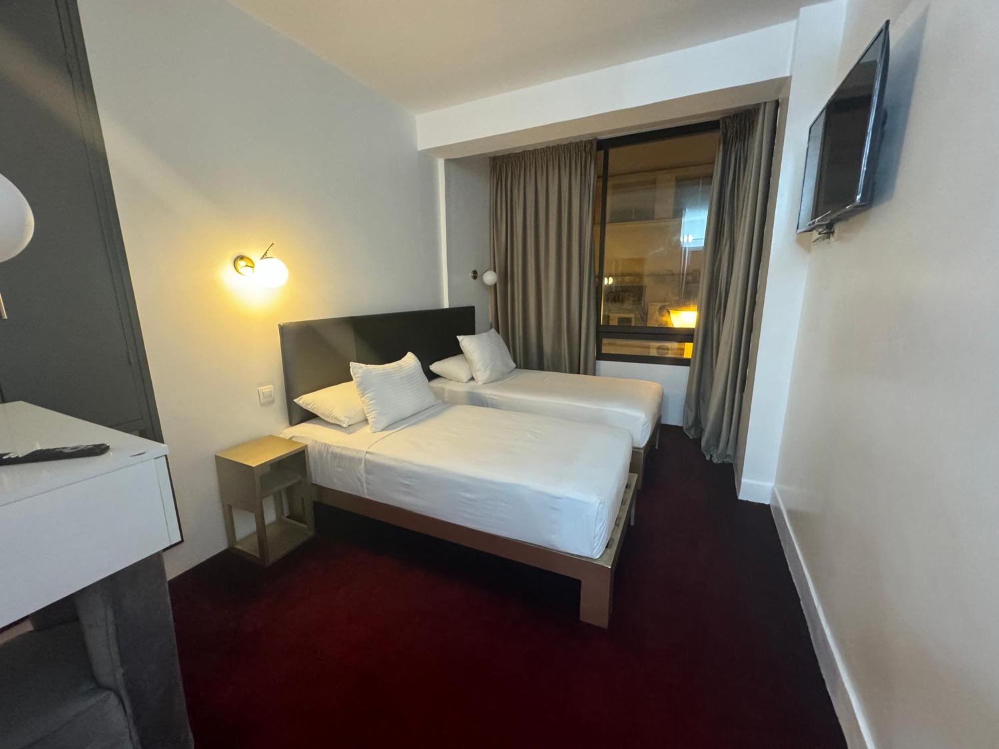 Hotel Crystal Boulevard Single/double